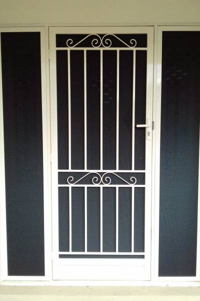 Clear Breeze Steel Kerang With Heavy Duty Privacy Mesh & Two Side Panels