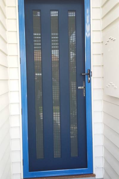 Cb: 42 Clear Breeze Stainless Special Order Colour Pommel Blue