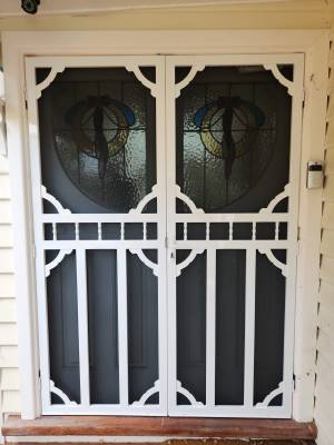 Cb: 68 Clear Breeze Steel Double Doors Daylesford 5 With Hi Strength Stainless Steel Black Mesh In White. CB: 68 Clear Breeze Steel Double Doors Daylesford 5 With Hi Strength Stainless Steel Black Mesh In White.