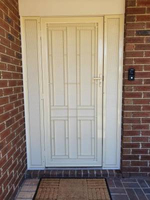 Cb: 55 Clear Breeze Steel Melton With Hi Strength Privacy Mesh &Amp; Two Side Panels With Clear Breeze Privacy In Primrose. CB: 55 Clear Breeze Steel Melton With Hi Strength Privacy Mesh & Two Side Panels With Clear Breeze Privacy In Primrose.