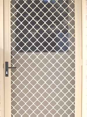 Standard Diamond Pattern 7mm Thick Grille.