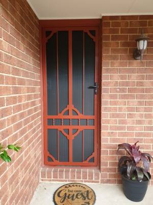 Cb: 58 Clear Breeze Steel Daylesford 1/Sb With Hi Strength Privacy Black Mesh In Heritage Red. CB: 58 Clear Breeze Steel Daylesford 1/SB With Hi Strength Privacy Black Mesh In Heritage Red.